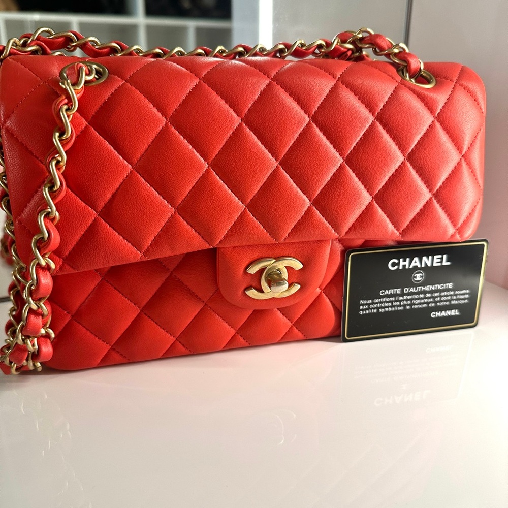 CHANEL Classic Medium Flap Bag Rouge - Picture 8 of 8